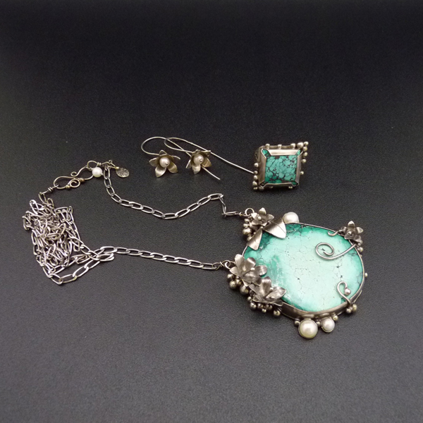 Jasmínový parfém..amulet