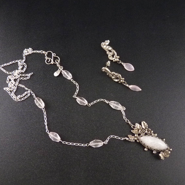 Růže pro Bohyni..amulet