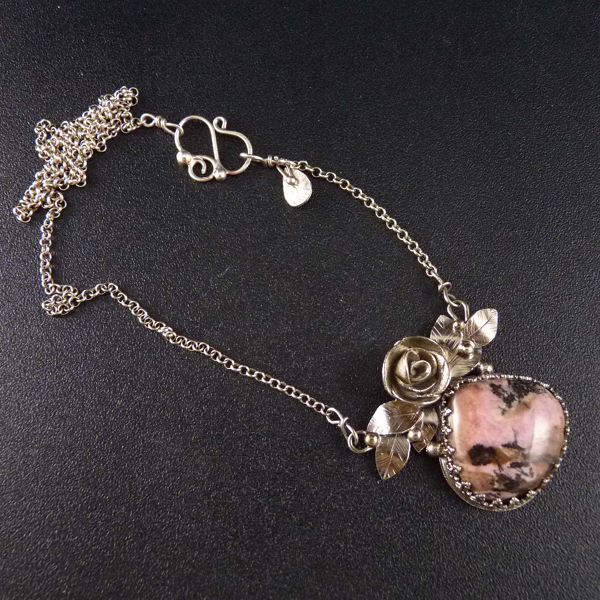 Růžový z Paříže..amulet