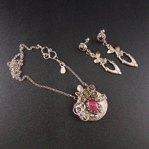 Rubínové rosárium..amulet