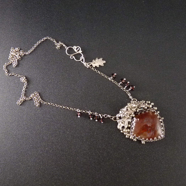 Pomazli mě..amulet