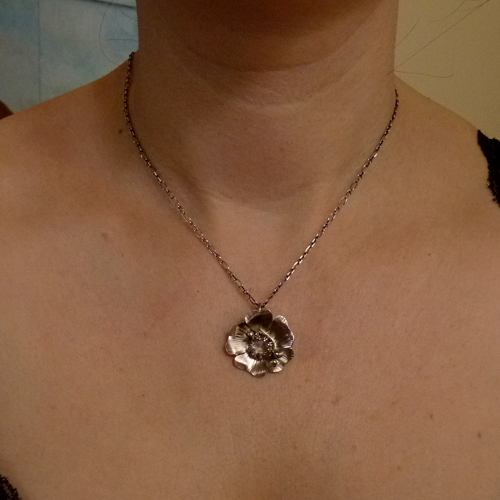 Mluvící růže..amulet