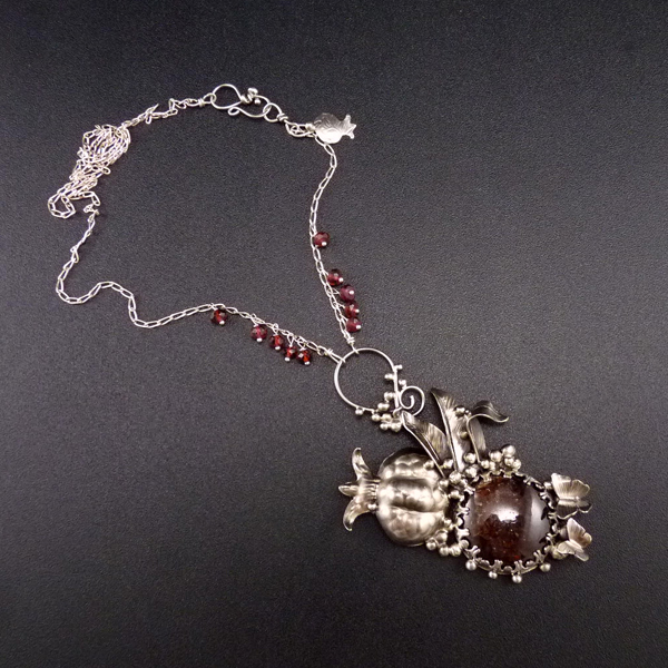 Čarovný granátovník..amulet
