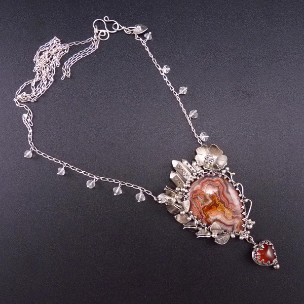 Zámek Srdcové královny..amulet
