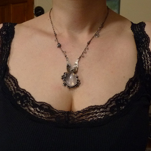 Andělský amulet Beth Marchové..