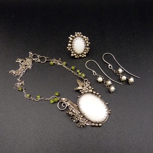Něha konvalinek..prsten