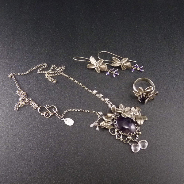 Fialky z Paříže..amulet