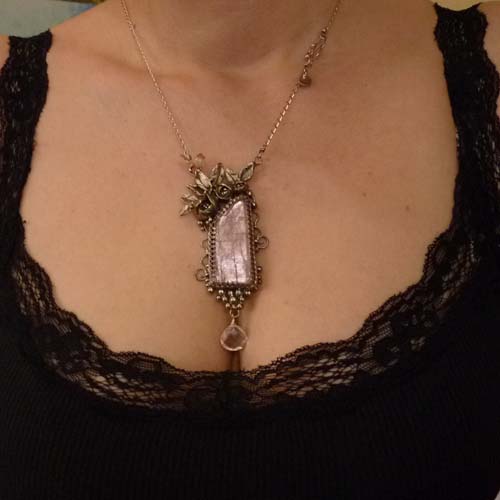 Pivoňky z Paříže..amulet