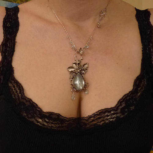 Pomněnky z Paříže..amulet