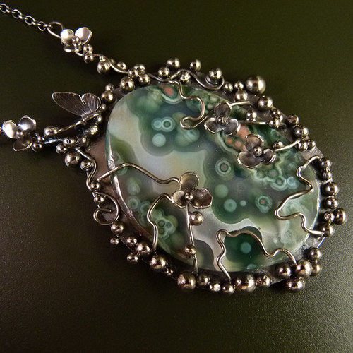 Rozkvetlý mech..druidský amulet
