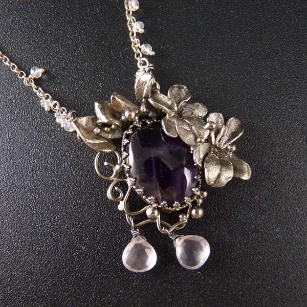 Fialky z Paříže..amulet