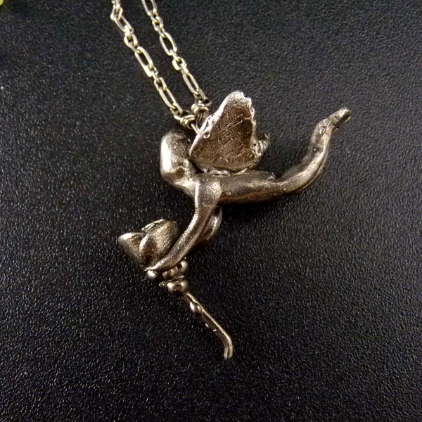 Růže z Paříže..amulet