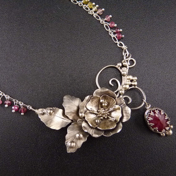 Rubínová růže..amulet