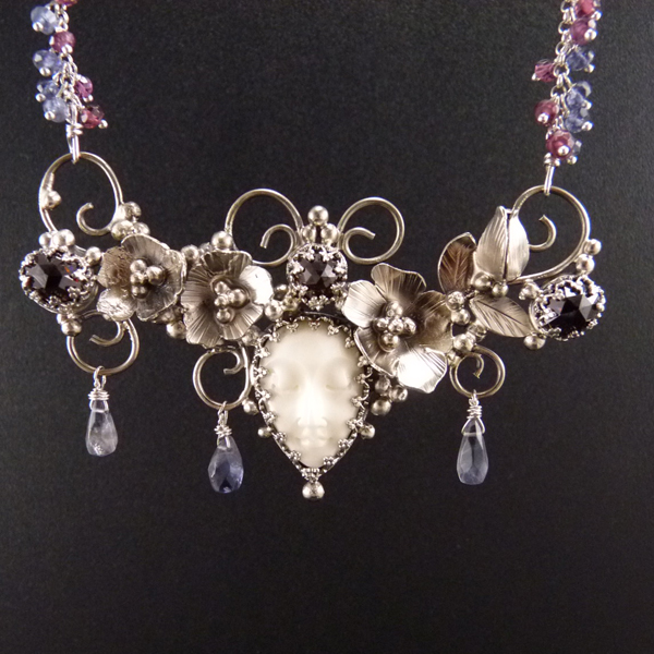 Srdcová královna..amulet
