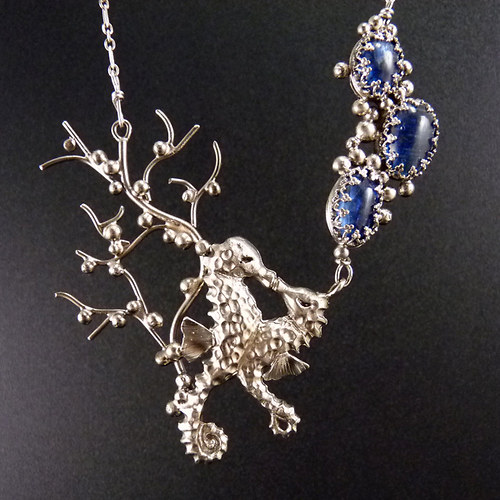 Láska mezi korály..amulet