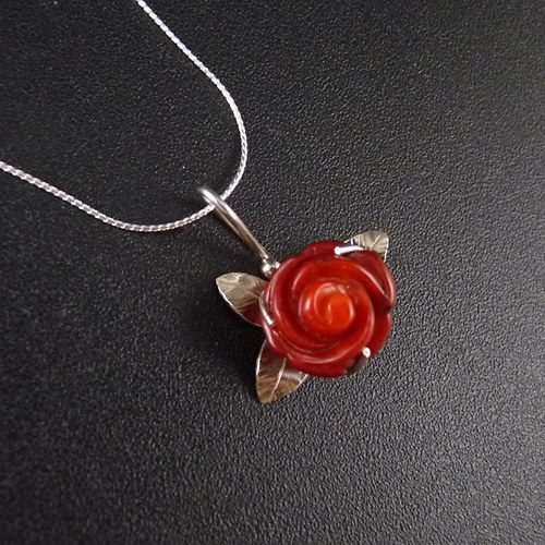 Korálová růže..amulet