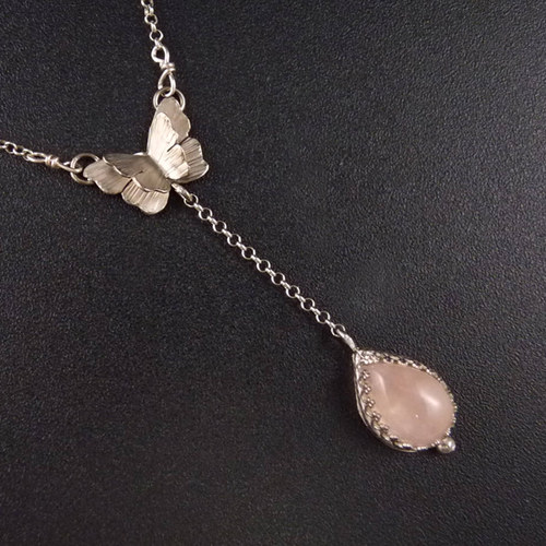 Růžový motýlek..amulet