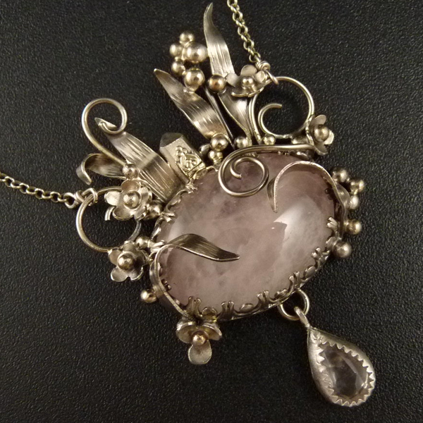 Bydlím si v trávě..amulet