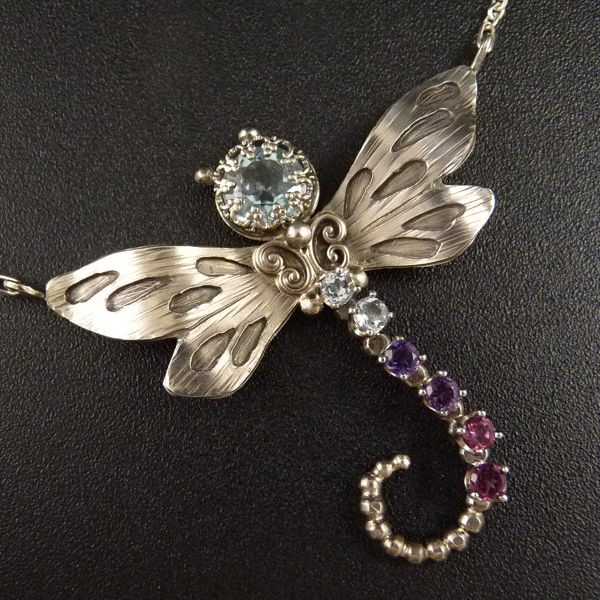 Duhová vážka..amulet