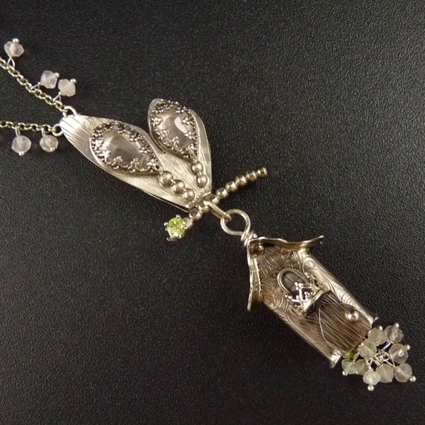 Tady bydlí vážky..amulet