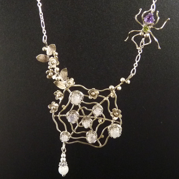 Okvetená pavučina..amulet