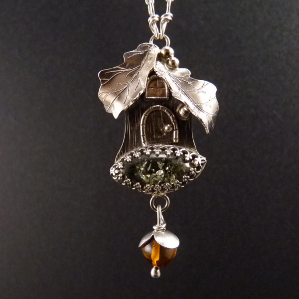 Dubové bydlení pro dvojčata..amulet