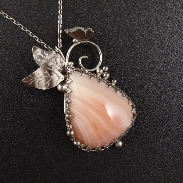 Malé motýlí tajemství III..amulet