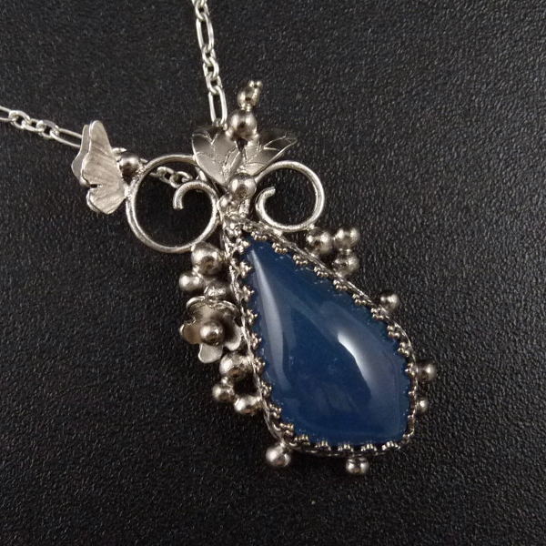 Malé motýlí tajemství VII..amulet