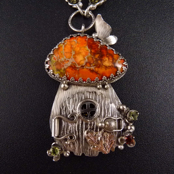 Pod dubem..výjimečný amulet