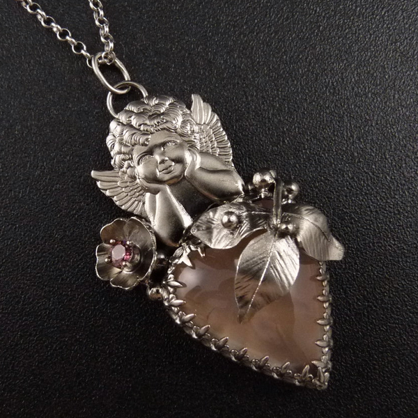 Ochránce růžové zahrady..amulet