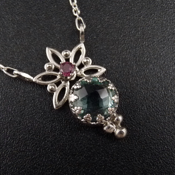 Sněhurčin amulet..