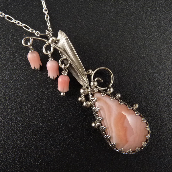 Něžné konvalinky..amulet
