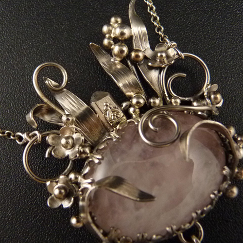 Bydlím si v trávě..amulet