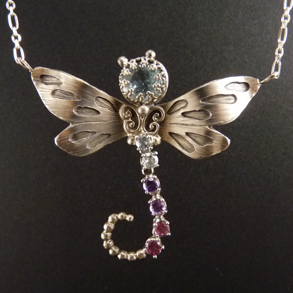 Duhová vážka..amulet