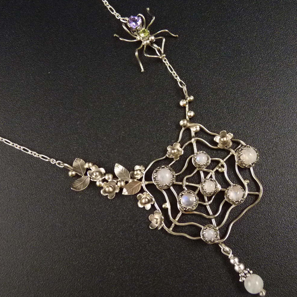 Okvetená pavučina..amulet