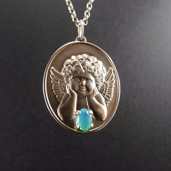 Opálový Andělíček ze staré Francie..medailonek