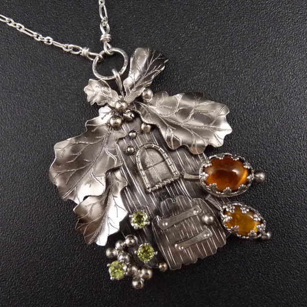 Velký dubový dům..amulet