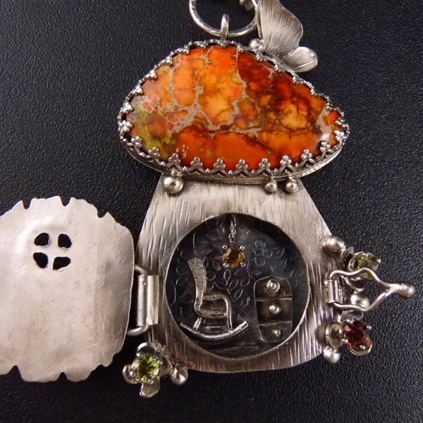 Pod dubem..výjimečný amulet