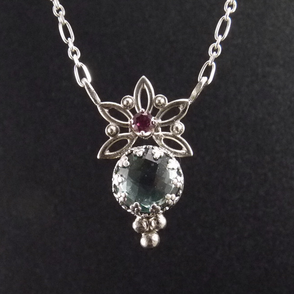 Sněhurčin amulet..