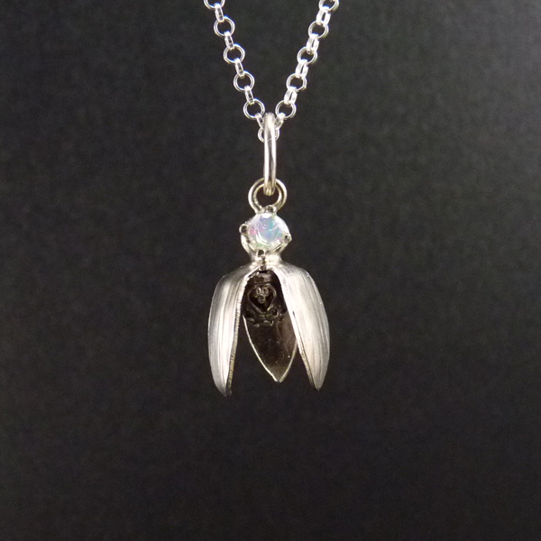Opálová sněženka..amulet