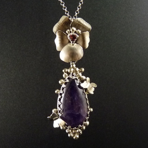 Čarovná maceška..amulet