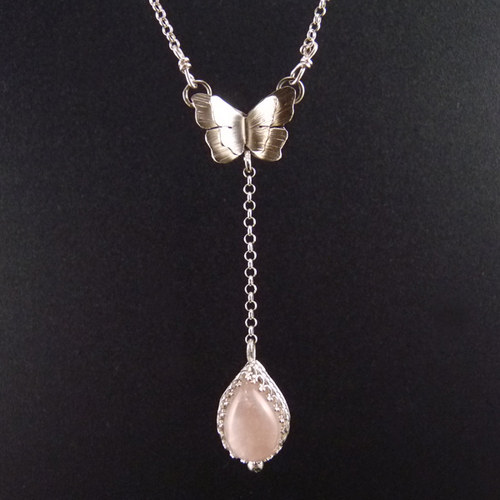 Růžový motýlek..amulet