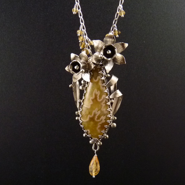 Slunečné narcisy..amulet