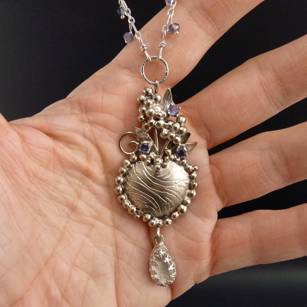 Zbožňované modřence..amulet