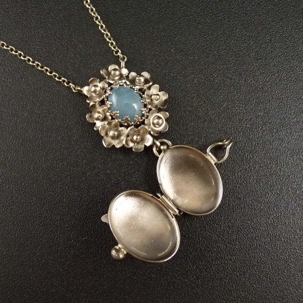 Modravoučké pomněnky..amulet