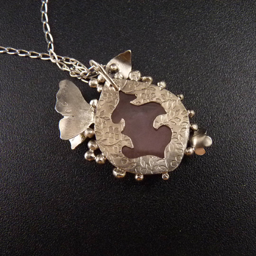 Malé motýlí tajemství VI..amulet