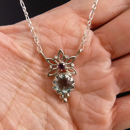 Sněhurčin amulet..