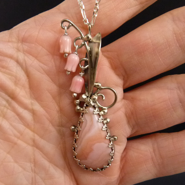 Něžné konvalinky..amulet