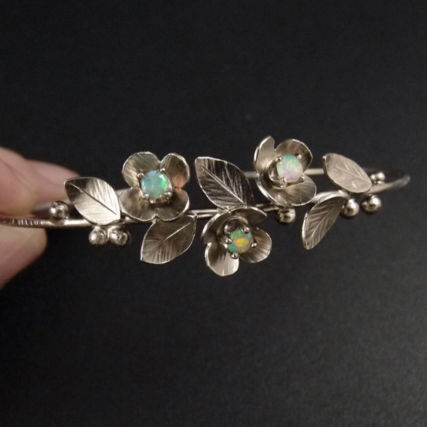 Opálové vílí čtyřlístky..náramek