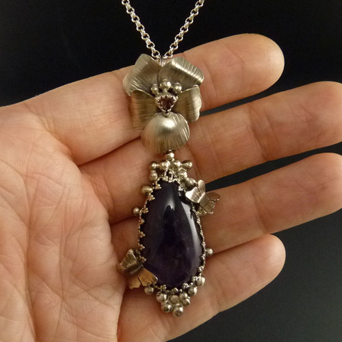 Čarovná maceška..amulet
